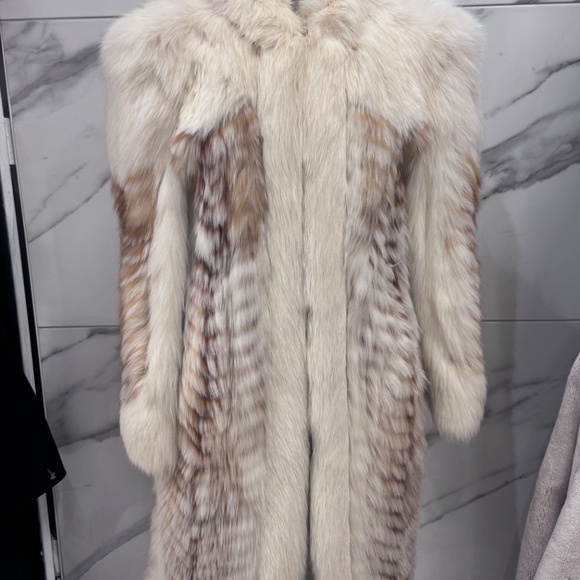 Arctic Royalty fur coat - Picture 4 of 4